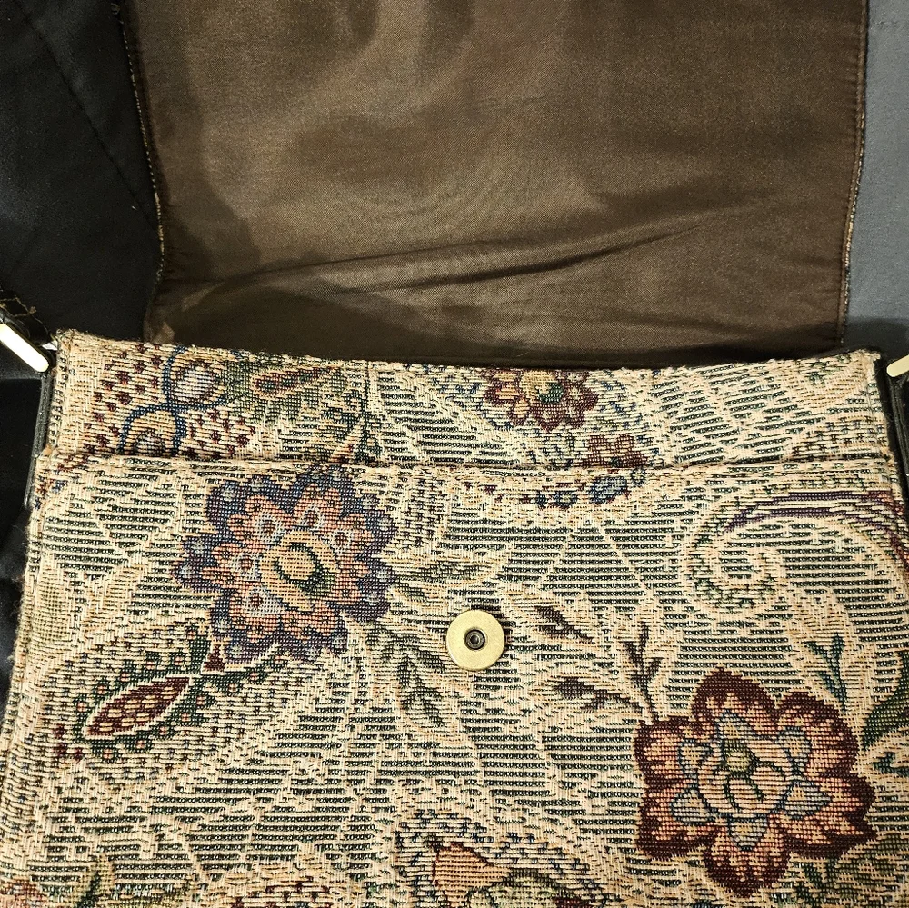 Vintage Floral Tapestry Purse‎ by Carryland